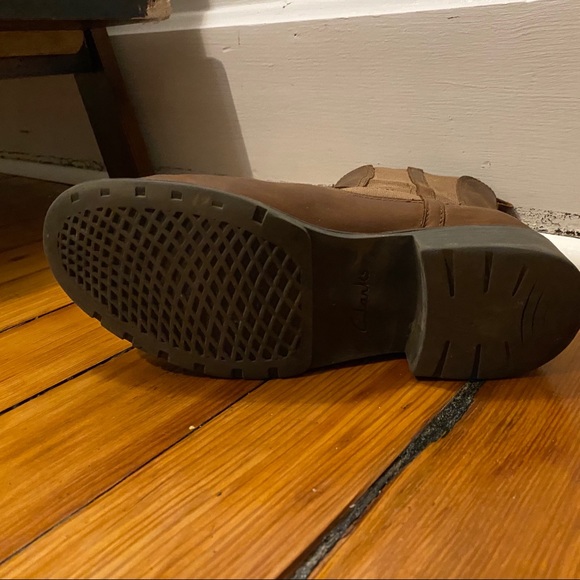 Clark’s Chelsea Boots - Picture 4 of 7